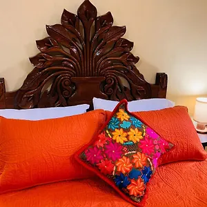 Casa Tres Colibries Bed and breakfast
