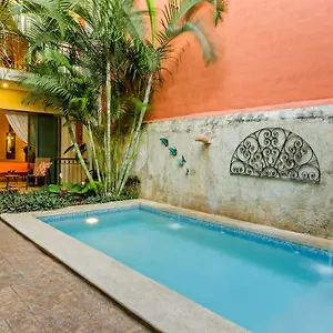 Casa Del Maya Bed and breakfast